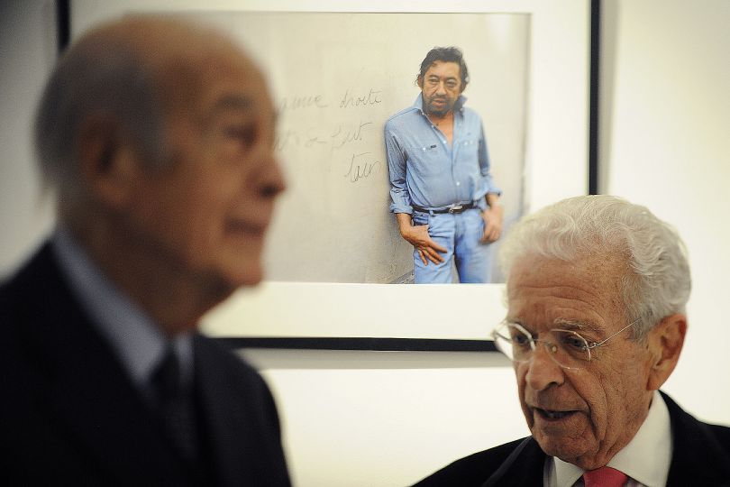 Vernissage Jean-Claude Sauer, Jean-Claude Sauer and Valery Giscard d'Estaing in front of Serge Gainbourg