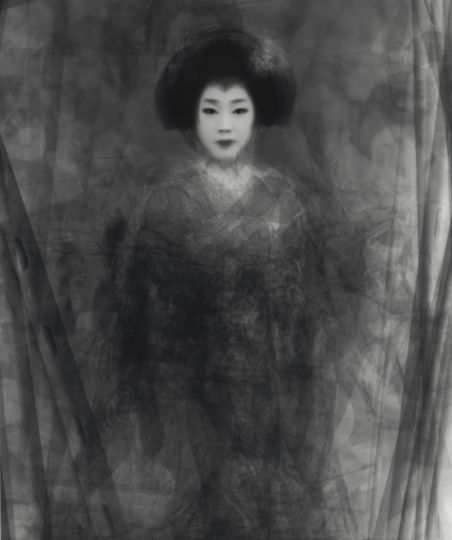 20.000 u20ac Ken Kitano, our face, 30 Geikos and Maikos Dancing the Special Kyo Dance in the Spring, Miyagawa Town, Kyoto 2003 gelatin silver print 178x142cm edition: uniquern