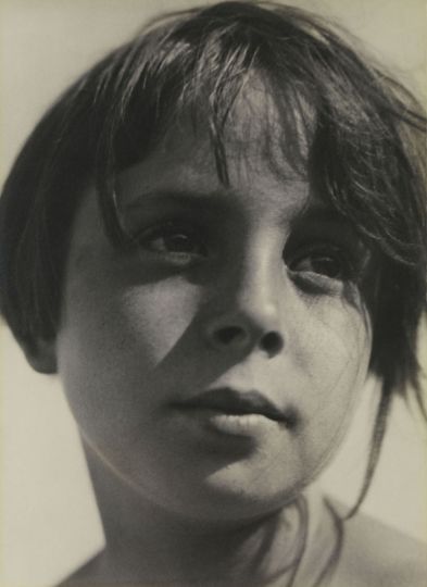 Contemplation, Daughter Helga,  ca. 1930 © Aenne Biermann