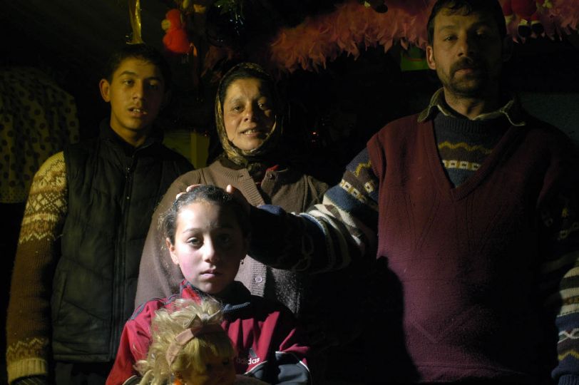 Florentina, 41 ans, mère de cinq enfants; ici avec son petit fils © Gabriela Lupu