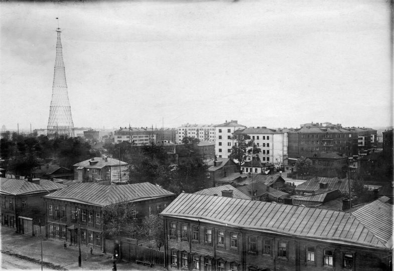 Havsko Shabolovski residential block and the radio tower Shabolovka, Moscow, c. © 1935rnDepartment photo, State Museum of Architecture Schu00fasev, Moscow