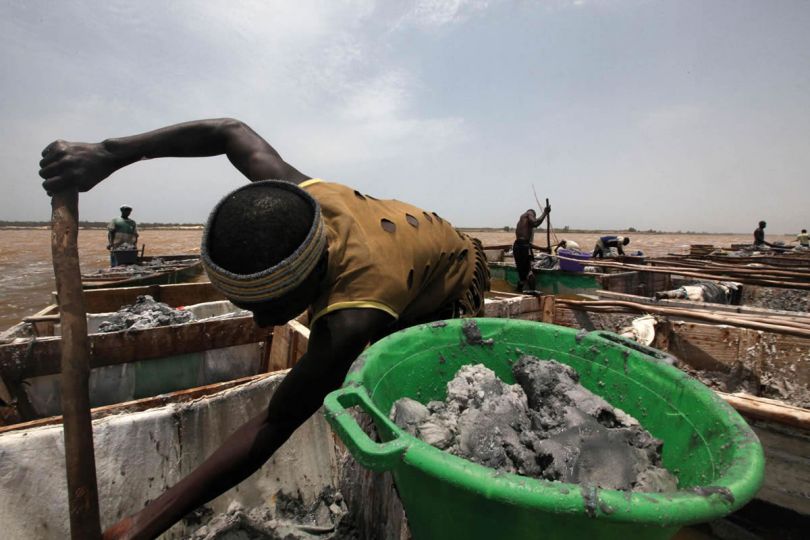 Récolte du sel, Lac Rose, Dakar, Sénégal © George Osodiu2028