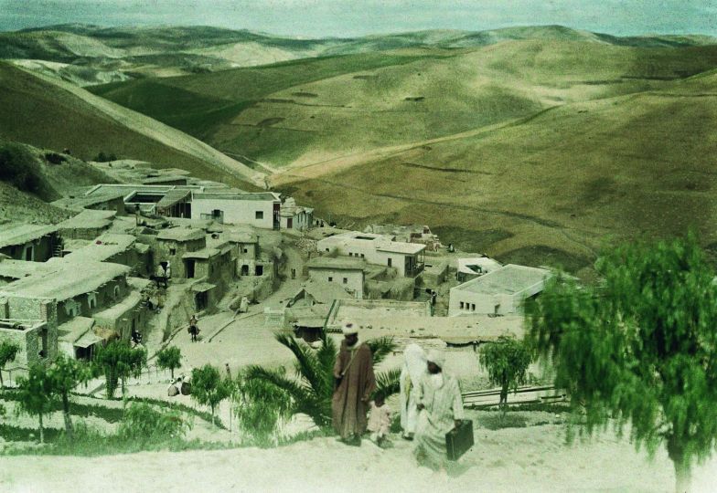 Village de Moulay Yacoub près de Fez, 1935 © Gabriel Veyre, Lumière des Roses / Coll. Jacquier-Veyre