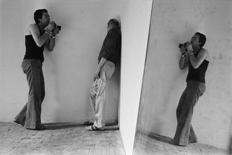 Christian Vogt photographing Duane Michals © René Burri, collection René Burri