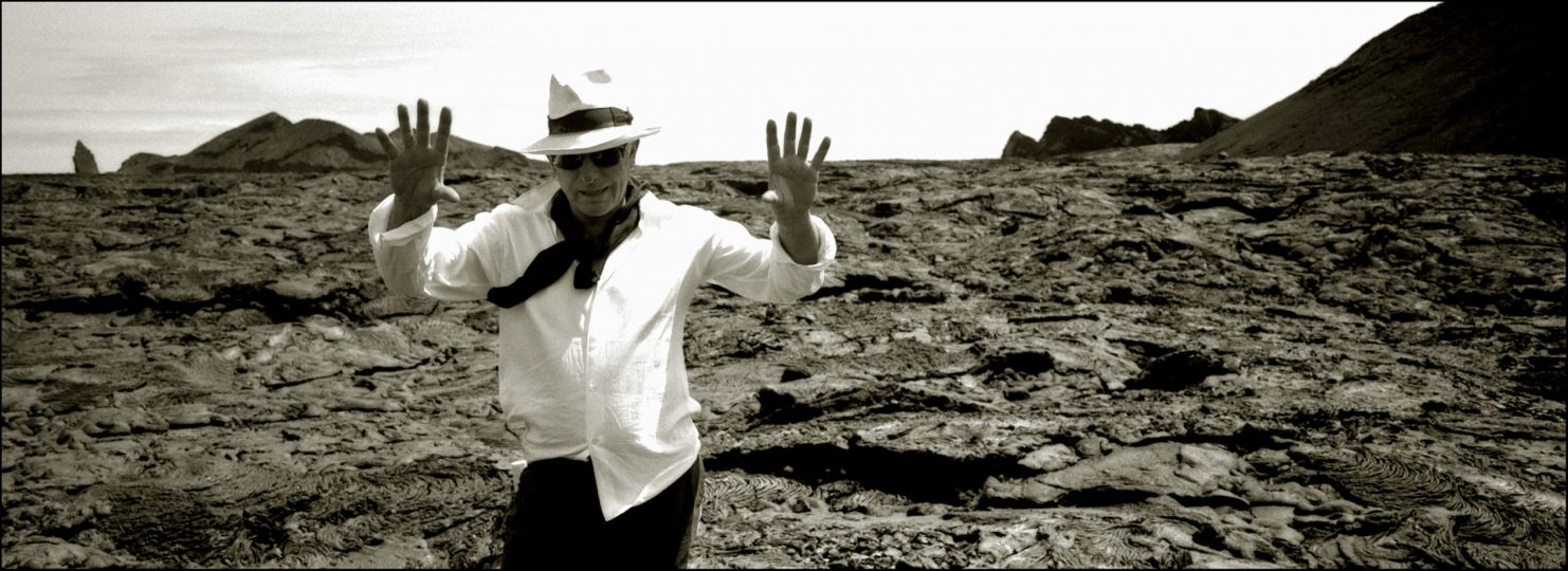 Peter Weir frames up the Galapagos Islands, 2002 « No one had ever filmed on these islands before. This is Santiago and the lava fields make an austere beautiful background for the director, the brilliant Peter Weir. » © Stephen Vaughan