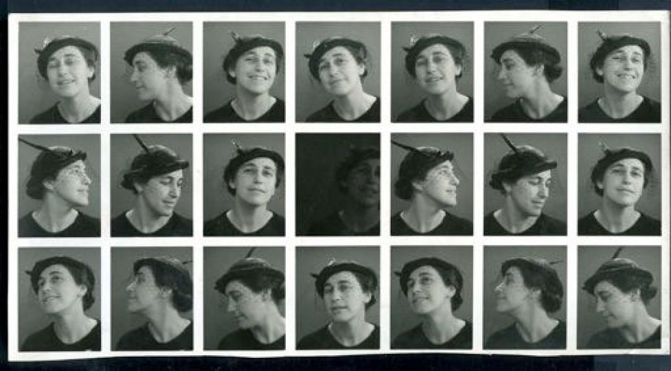 STUDIO ANONYMErnPortraits d'identité exécutésrnavec un appareil mécanique,rnBruxelles, 1936rnTirage argentique d'époque.rnImage : 28 x 14 cm
