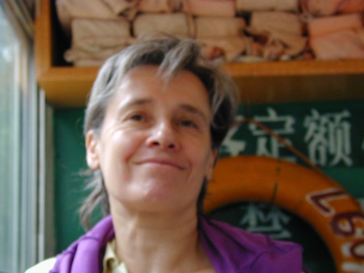 Brigitte Ollier à Yangshuo (Chine) © Pierre Deltombe