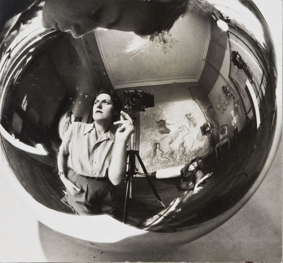 Self-portrait with Children, 1947 © Annemarie Heinrich