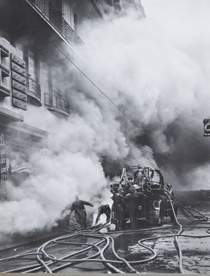 Fire at the El Coloso Store, 1937 © Juan Di Sandro