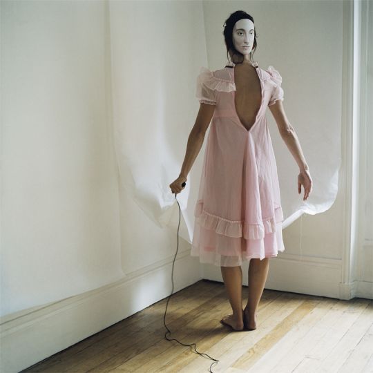 2004, La Chambre, Paris, Autoportrait en volte face © Elene Usdin