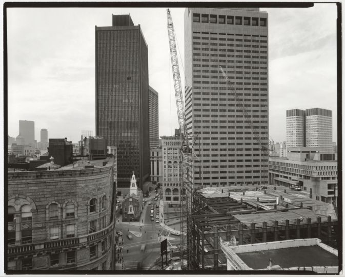 View of State Street, Boston 1976, from the series --Boston Views--, 1974-1976rnGelatin silver print, Baryt paper (card) 20.3 x 25.2 cm (image)rnOn permanent loan from Siemens AG, Munich, to the Sammlung Moderne Kunst since 2003rn© Nicholas Nixon
