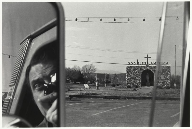 Route 9W, New York, 1969rnGelatin silver print, Baryt paper (card) 20.4 x 30.5 cm (image)rnOn permanent loan from Siemens AG, Munich, to the Sammlung Moderne Kunst since 2003rn© Lee Friedlander