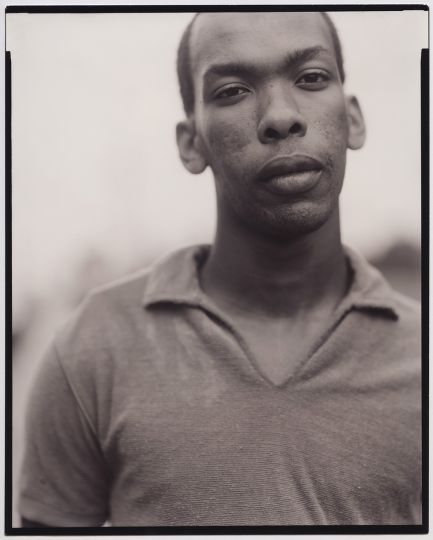Untitled, 1984 from the series --Portraits at the Vietnam Veterans Memorial, Washington, D.C.--, 1983-1984rnGelatin silver print on daylight printing-out paper, shading in gold (print 1996) 25.2 x 20.2 cm (image)rnOn permanent loan from Siemens AG, Munich, to the Sammlung Moderne Kunst since 2003rn© Judith Joy Ross