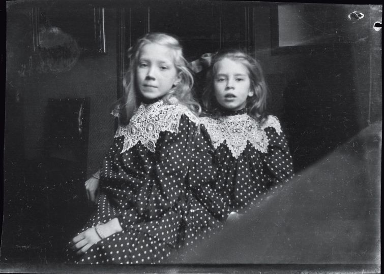 George Hendrik Breitner, Portrait of Bé and Erna
Herman, c. 1905. Modern scan from original negative,
framed: 12 1/4 x 15 1/4 in. Collection RKD
(Netherlands Institute for Art History) The Hague.