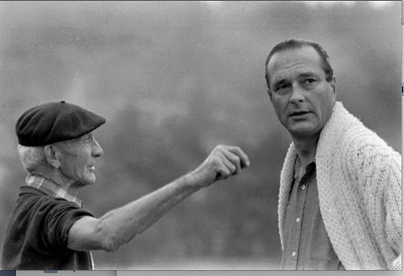 Chirac et son jardinier, Bitty, Corrèze.1974 © Henri Bureau