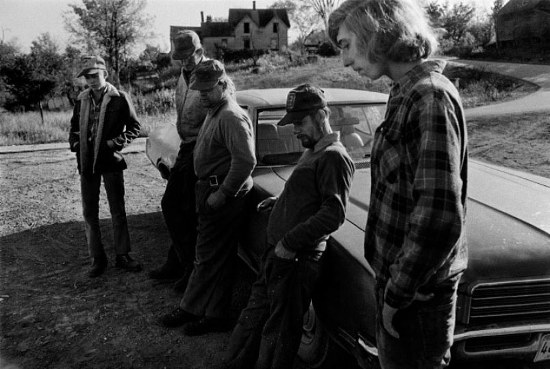 u201cEyeing a chainsaw that won't start, 1982u201d ©Steven Rubin, courtesy Drkrm