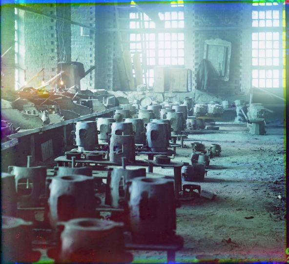 Molding shop at the Kasli plant, 1910 © LOC, LC-DIG-prokc-20506
 By Sergei Mikhailovich Prokudin-Gorskii from Nostalgia © Gestalten 2012