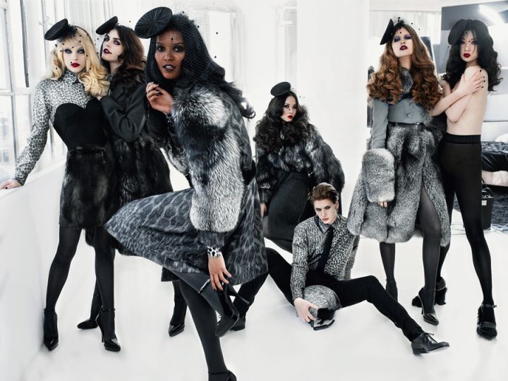 Hilary Rhoda, Jessica Stam, Liya Kebede, Du Juan, Hye Park, Bette Franke, and Behati Prinsloorn New York 2006rn © Mario Testino.From the exhibition In Your Face by Mario Testino at the Museum of Fine Arts, Boston.