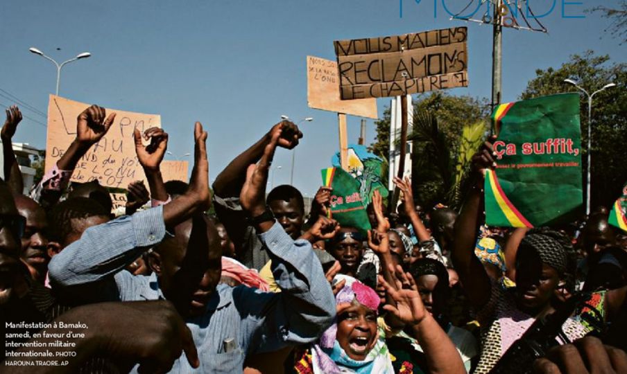 Libération. Mali, Bamako. Manifestation pour une intervention militaire internationale       (photo Harouna Traore/AP)