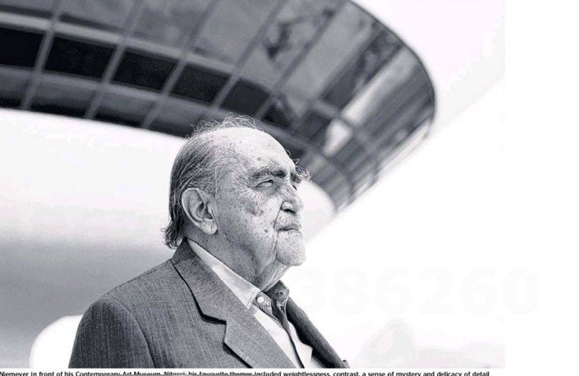 The Times. Oscar Niemeyer est mort. Devant le Musée d'Art Contemporain de Niteroi, ville face à Rio.  (photo Anna Ottom/ Polaris/ Eyenew.)rn