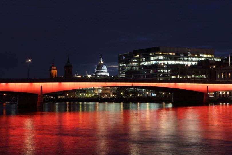 London Bridge, London, UK, 1967-72, Mott, Hay and Anderson, with London Bridge Pier behind and dome of St Paul's Cathedral, 1675-1710, Sir Christopher Wren in the distance. The first bridge on this site was built c.50 AD by the Romans; it has been rebuilt many times. © Manuel Cohen