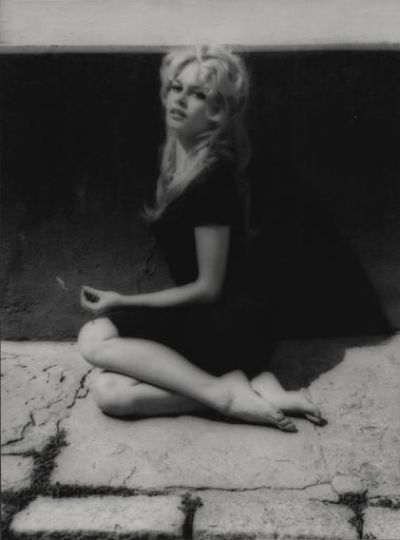 Roger Corbeau, Brigitte Bardot dans -- La Femme et le Pantin -- de Julien Duvivier, épreuve gélatino-argentique, 1958. Médiathèque de l'architecture et du patrimoine