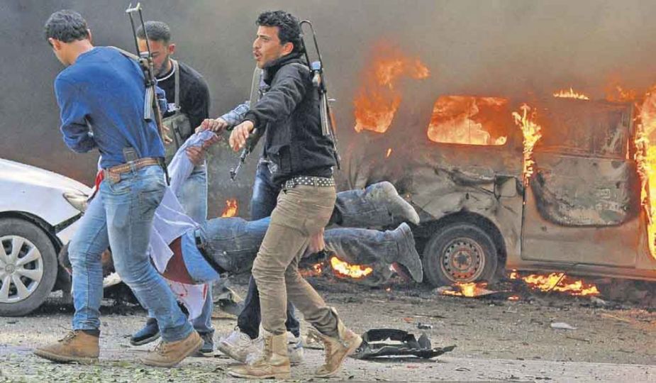 The Guardian. Syrie, Damas. Une voiture explose. 53 morts, 230 blessés.    Photo Amro