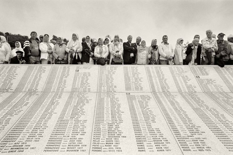 Monumento conmemorativo a las víctimas de desaparición forzosa de Srebrenica-Potocari (Bosnia-Herzegovina), julio de 2005. © Gervasio Sánchez