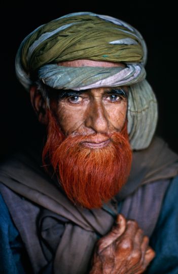 Kuchi shepherd, Srinagar, Kashmir, 1995 © Steve McCurry
