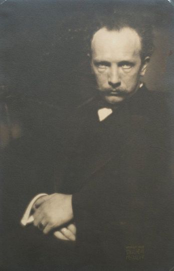 Richard Strauss, New York 1904. Gum pigment print, 40,3x30,2cm (16x12“). Signed, dated recto in yellow crayon. Only known print  © Edward Steichen, Courtesy Galerie Johannes Faber
