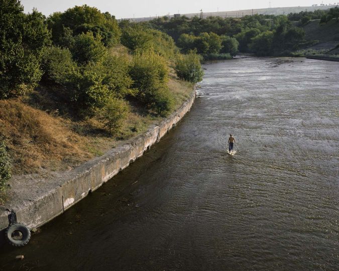 Ukraine, 2006, Polluted river outside of Donetsk. © Jim Goldberg / Magnum Photos