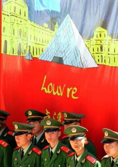 Le 17 septembre 2005, la police paramilitaire monte la garde dans le décor festif de la Grande Muraille symbolisant la fin de l’Année de la France en Chine à hauteur de Badalling, au nord de Pékin.
© Photo AFP/ Frederic J.BROWN