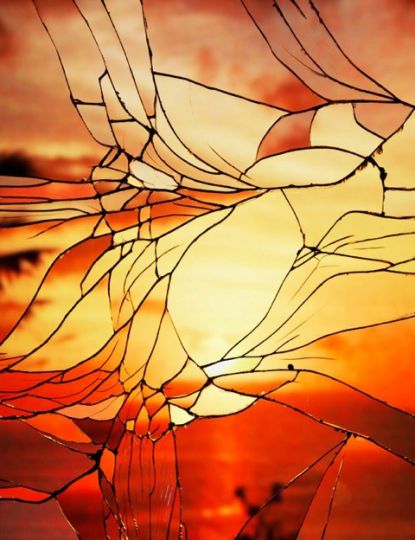 Bing Wright. Broken Mirror / Evening Sky (Agfacolor), 2012 © Bing Wright. Courtesy of Paula Cooper Gallery, New York.