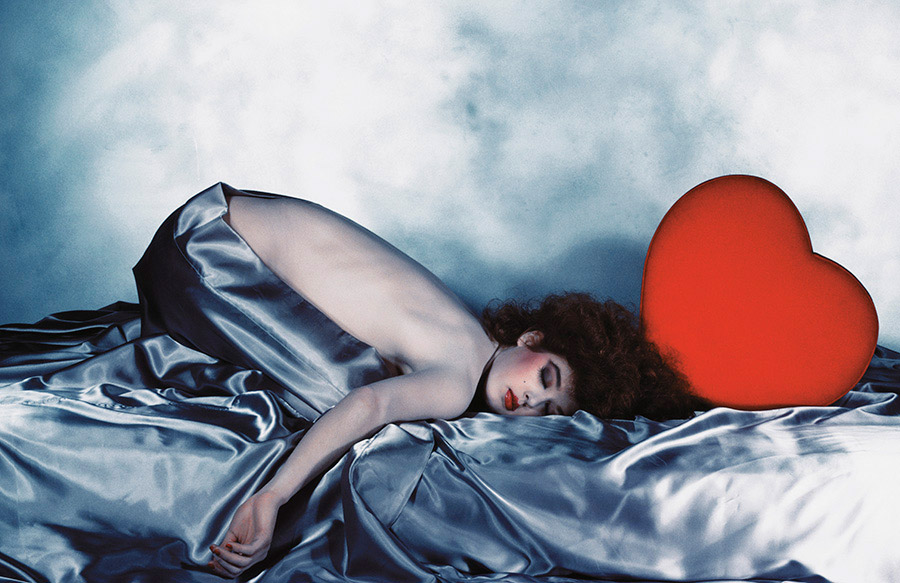 Hamburg : Guy Bourdin photographs and paintings - The Eye of