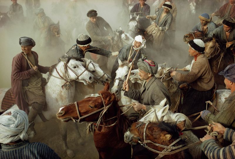 Bozkashi Scrummage (Afghanistan), 1968 © Roland & Sabrina Michaud