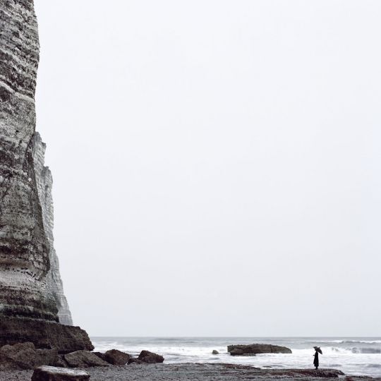 Etretat I, 2011 © Juliette Bates, courtesy Galerie Esther Woerdehoff