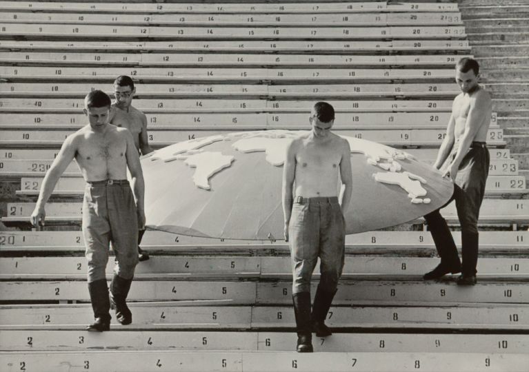 Globe. 1986 © Alexander Lapin