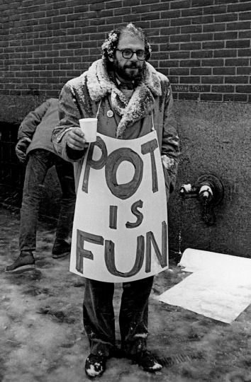 Allen Ginsberg at the Women's House of Detention. New York, March 1964. © Benedict J. Fernandez