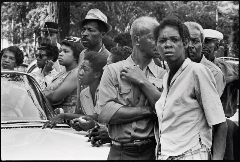 Crowds along the funeral route of the four girls murdered in the bombing of the 16th Street Baptist church, Birmingham, Alabama, September 1963 / Student Non-violent Coordinating Committee (SNCC), 1964-62  © Danny Lyon