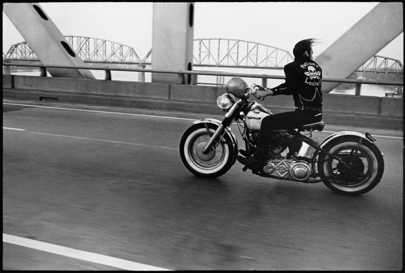 Crossing the Ohio, Louisville / Chicago, 1966-64  © Danny Lyon
