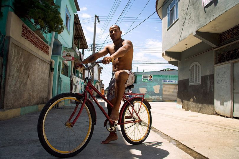 Viver no Meio do Barulho (Living in the Middle of the Noise) © Nicola Dracoulis