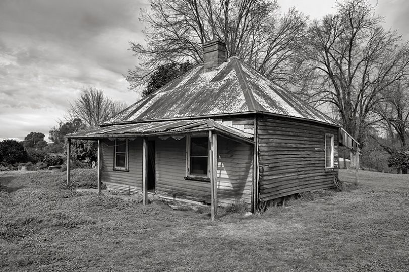 Old Home - In the Folds of Hills © Kristian Laemmle-Ruff
