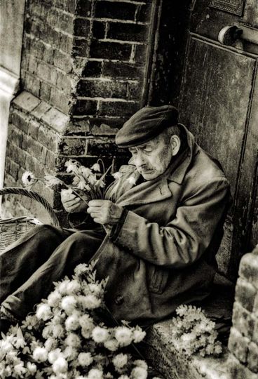 Flower Seller, 1959 © John Claridge