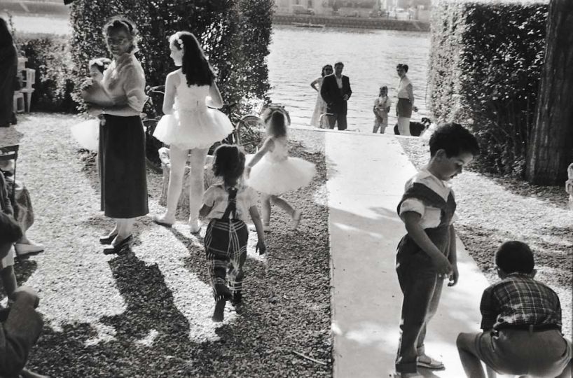Près de Juvisy, France, 1955. Gelatin Silver print © Henri Cartier-Bresson / Magnum Photos