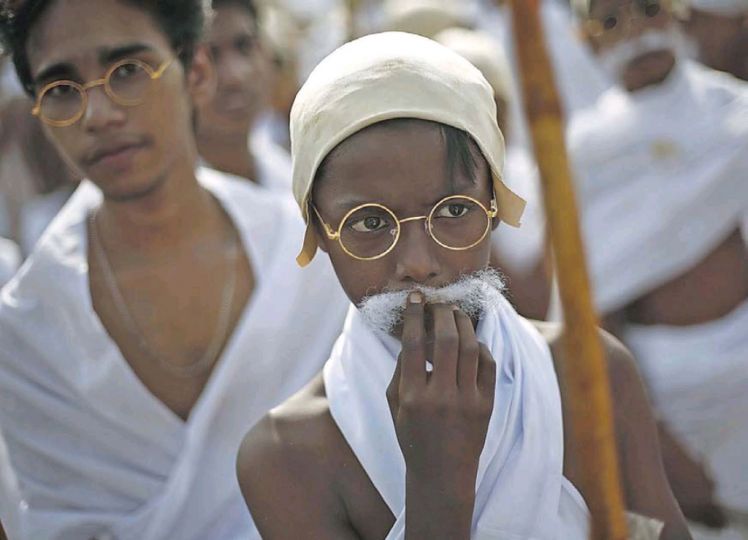 Young kids dressed as Mahatma Gandhi during a contest on the eve of Gandhi  Jayanti at a school in Bhopal. http://photogallery.i… | Jayanti, Indian  festivals, Gandhi