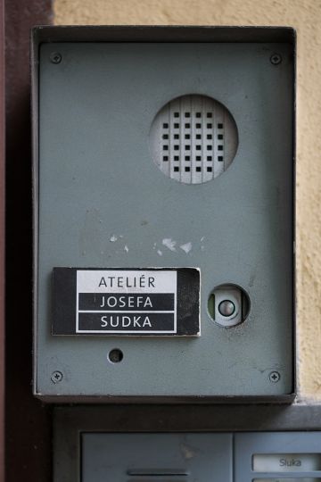 Pressing the button gets you a buzz into the building but no instructions about what to do next. Don’t worry, go through the big door at the end of the passage and you emerge into Sudek’s courtyard.
 