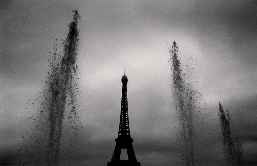 Eiffel Tower, Study 9, Paris, France. 1988 © Michael Kenna - musée Carnavalet