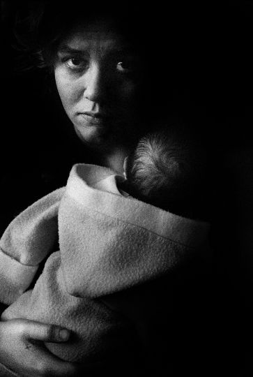 Julie, 18, with her daughter Rachel who is eight days old; Julie is HIV-positive.
“Rachel,” Julie says, “has given me a reason to live.”
San Francisco 1993, Family Love © Darcy Padilla