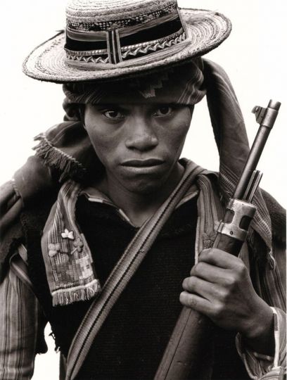 El autodefensor , San Juan Atitàn , 1989 © Daniel Chauche