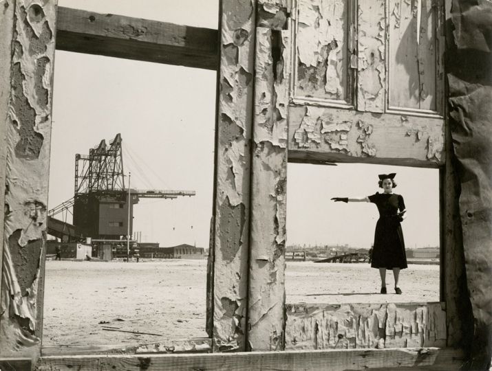 Model and Crane, 1937 © Courtesy Eliot Elisofon Estate and Gitterman Gallery